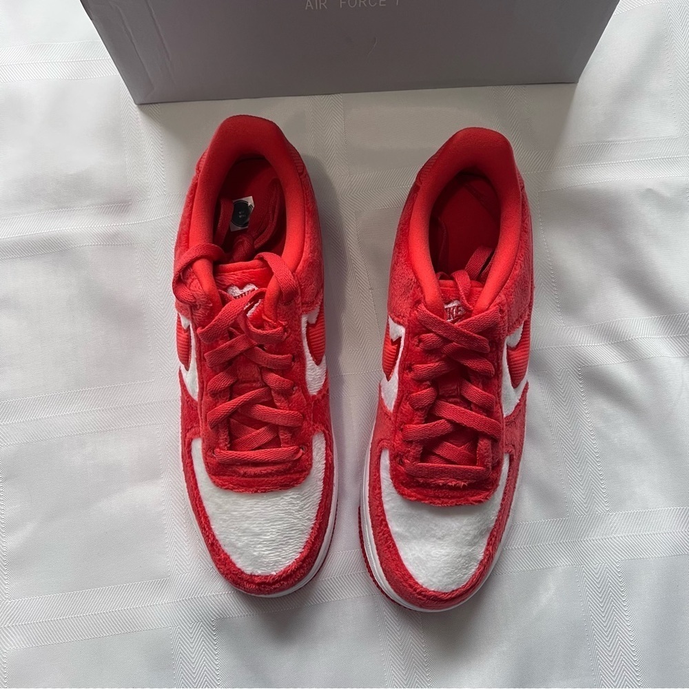 Nike Air Force 1 GS Red & White Low Tops Youth 6.5Y Valentine Vibes - Picture 8 of 12